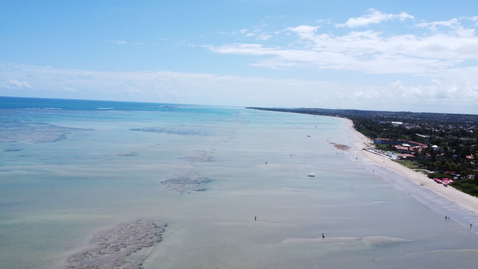 Costa de Maragogi com recifes de coral